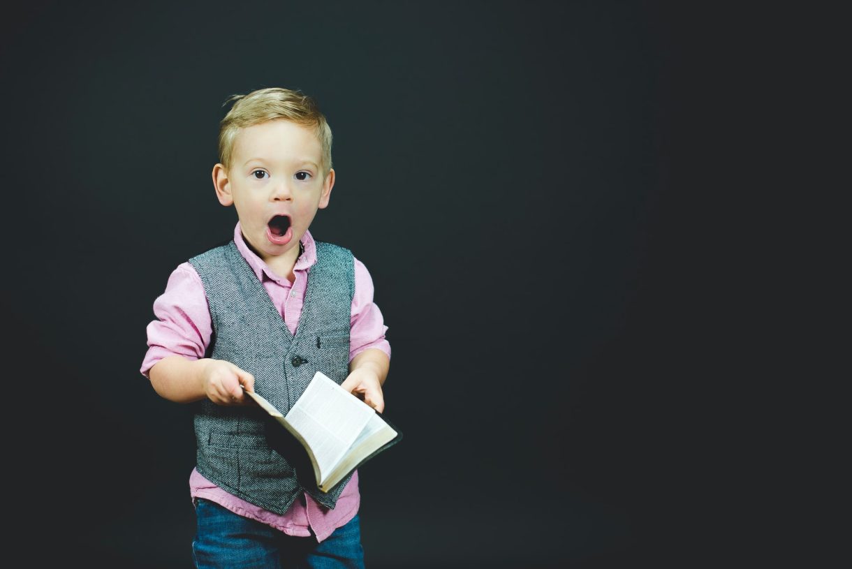 Lectura coral: qué es y qué beneficios ofrece a los niños