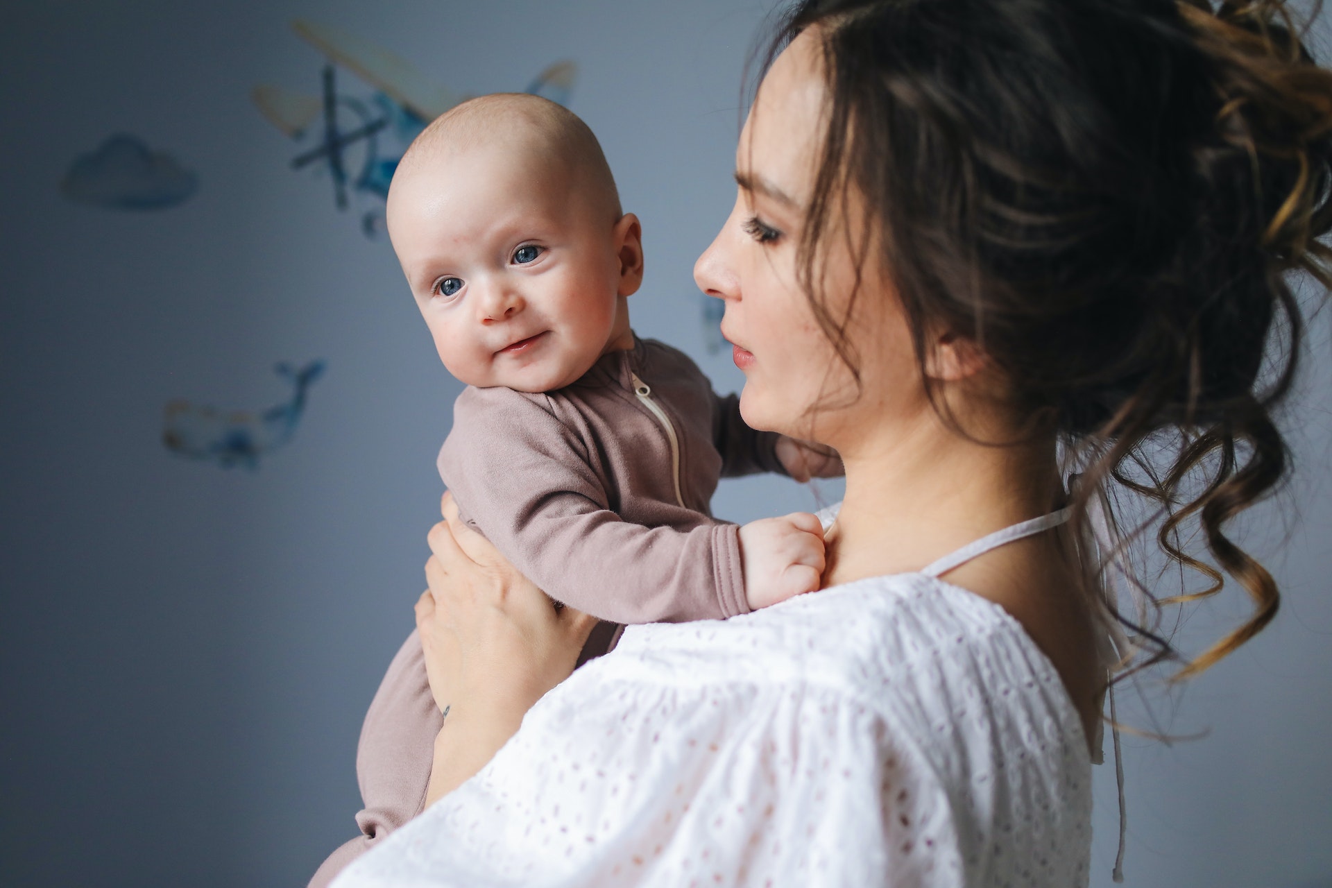 Consejos Esenciales Para Afrontar Las Criticas En La Maternidad