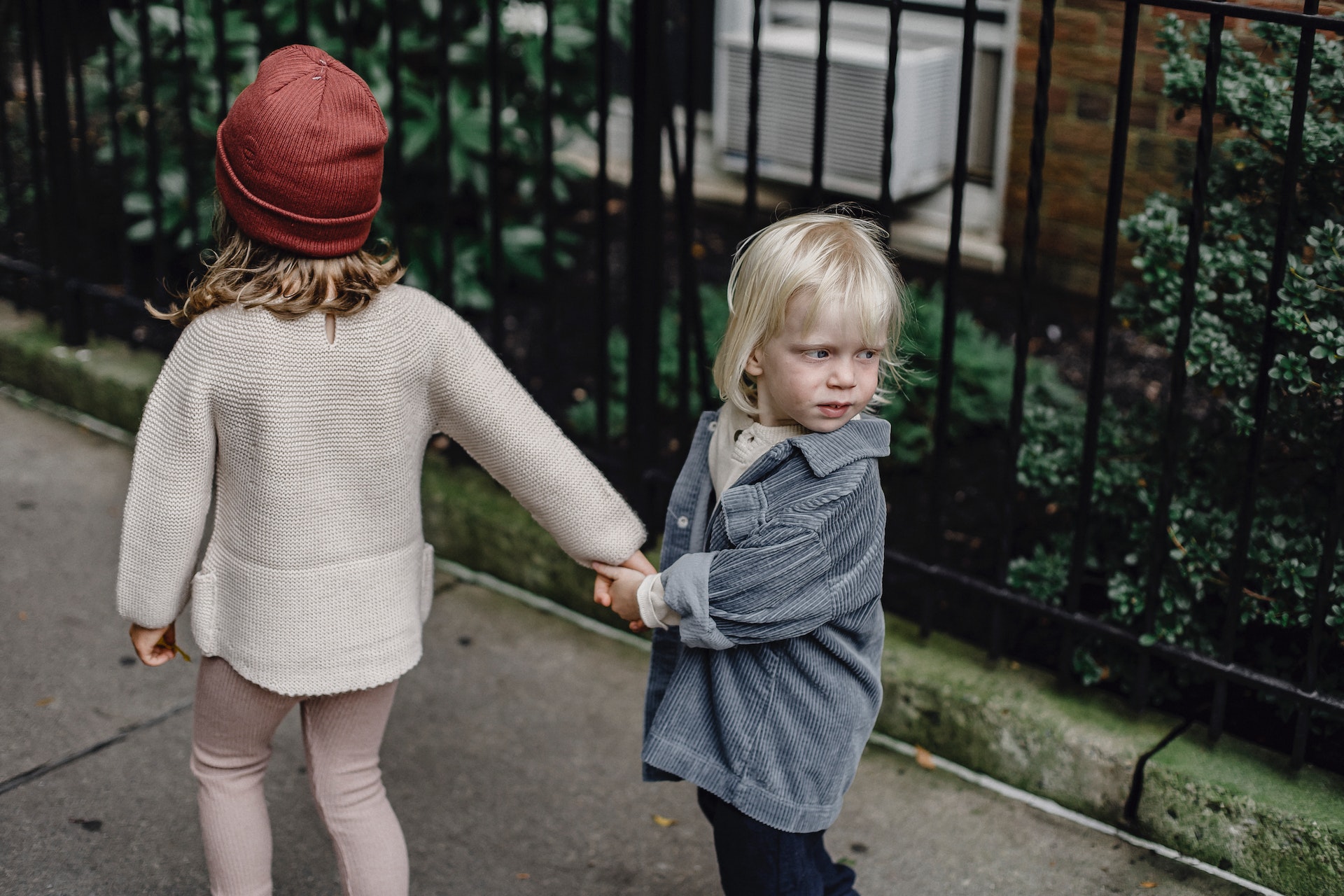 Amistad Entre Familias De Ninos Pequenos