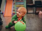 Jugar con la pelota: 6 beneficios para los bebés