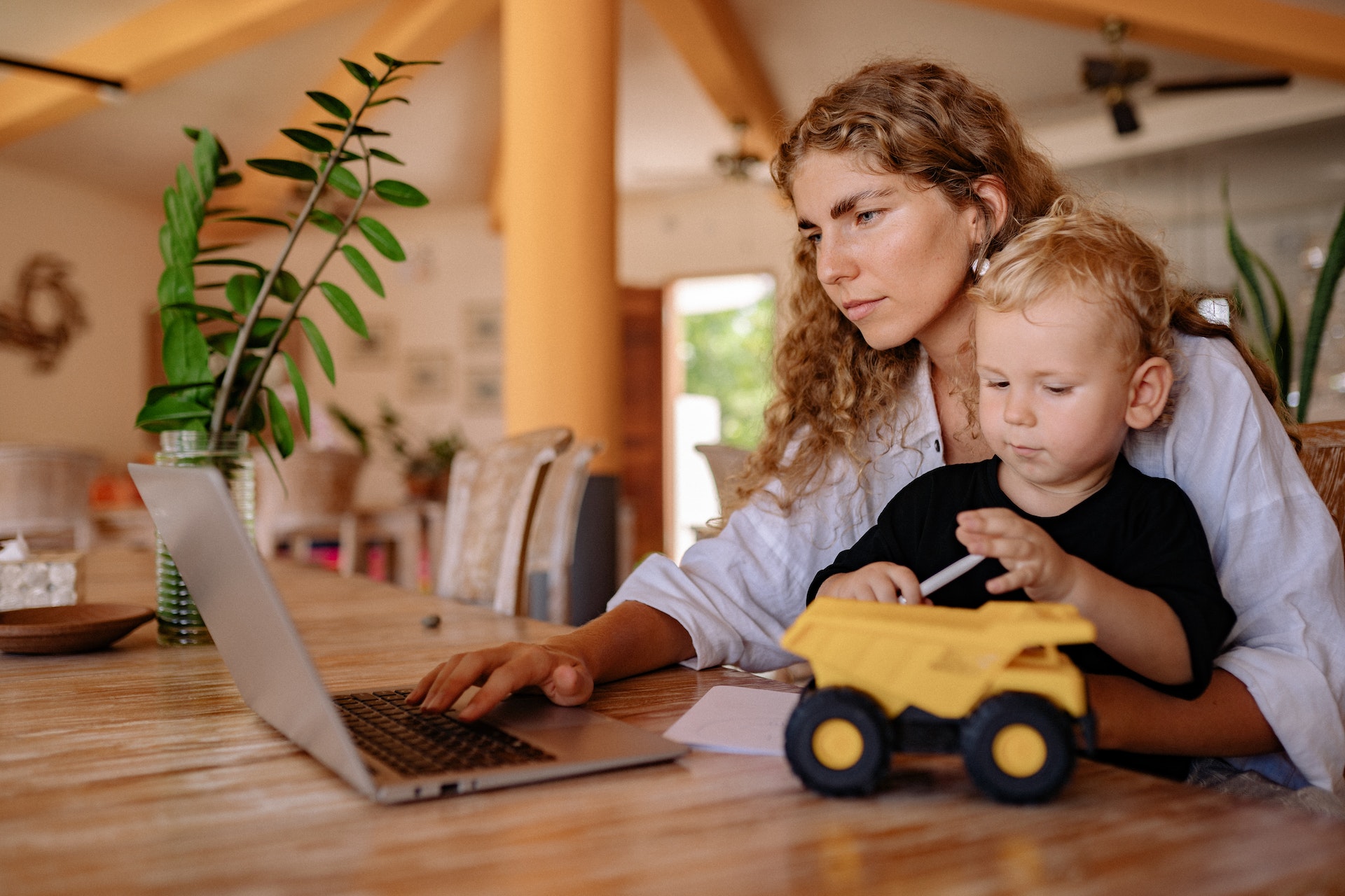 Retos Actuales De La Crianza Para Madres Y Padres