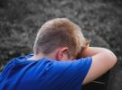 6 causas de soledad en niños y niñas en la sociedad actual