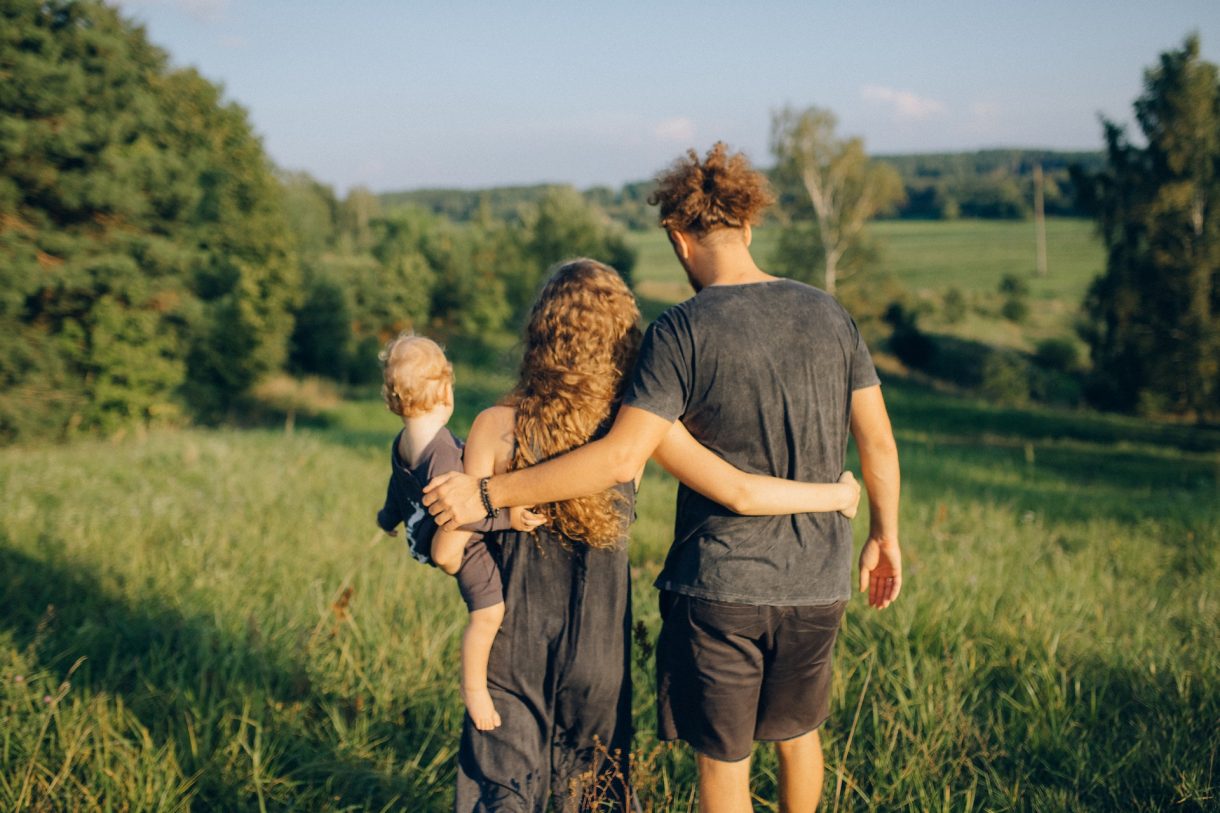 Planes en pareja después de tener hijos: 7 ideas para padres