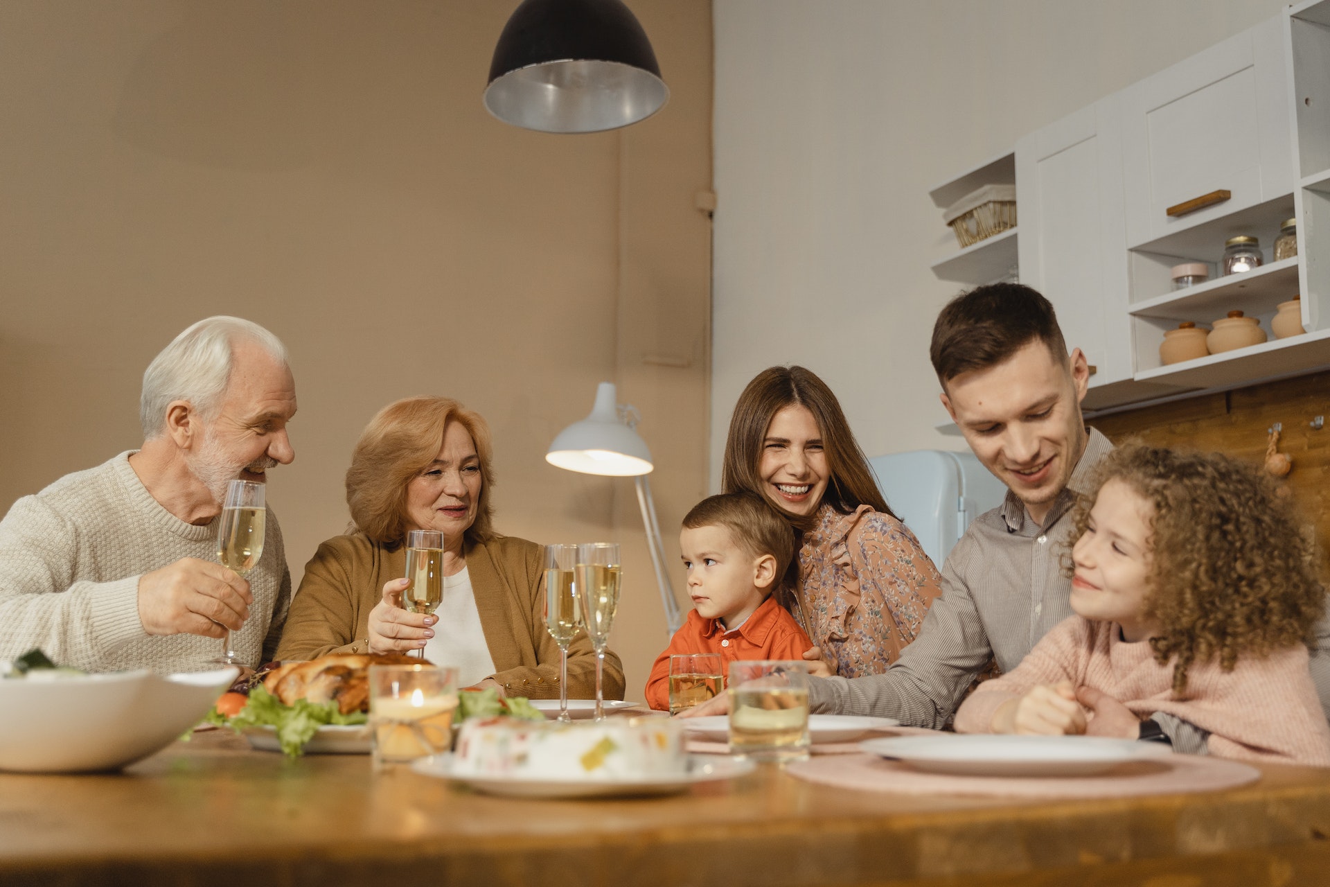 Como Cuidar A Los Abuelos Cuando Disfrutan De Los Nietos