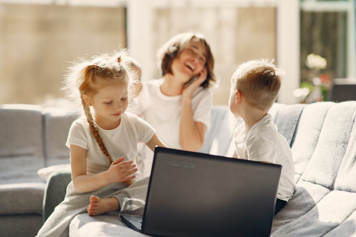 Multitarea digital en familias con niños: consejos para padres