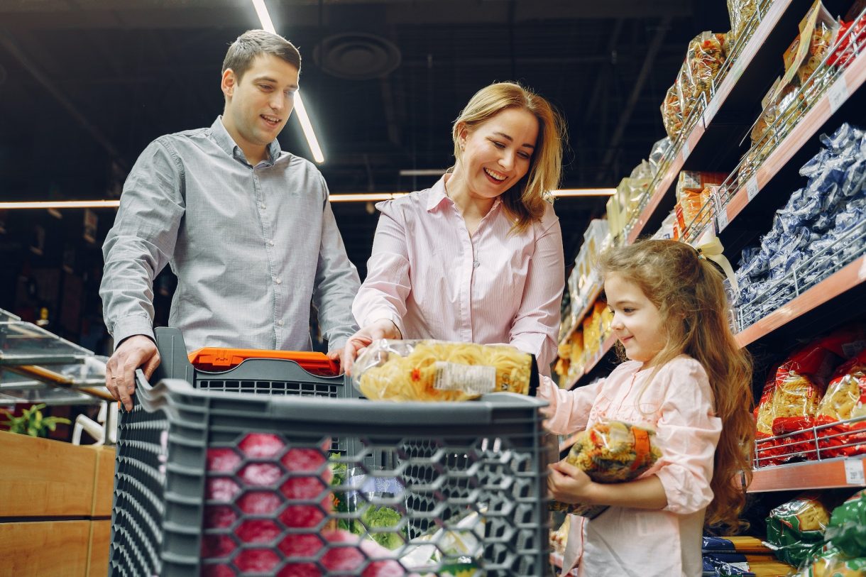 6 razones para ir con los niños al supermercado y a la frutería
