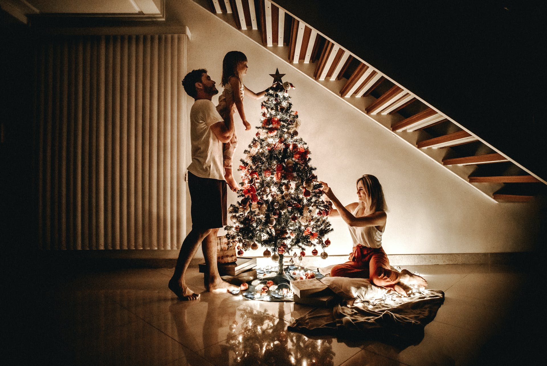 Personalizar Arbol De Navidad En Una Casa Con Ninos