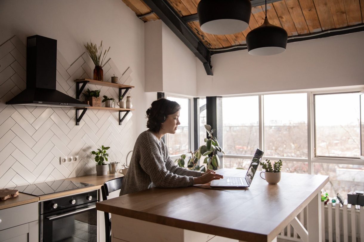 Teletrabajo en padres y madres: 6 mitos del trabajo en casa