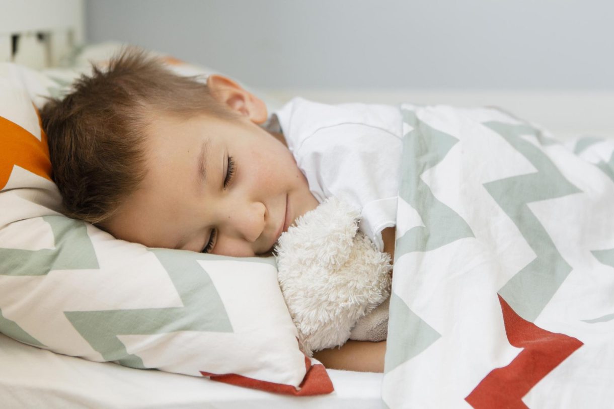 Transforma la habitación de tus hijos: Persianas enrollables exteriores para un sueño profundo