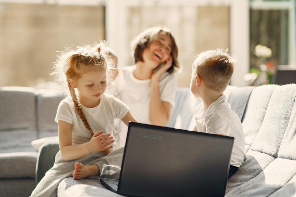 Jet lag social: ¿Qué es y cómo influye en el descanso familiar?