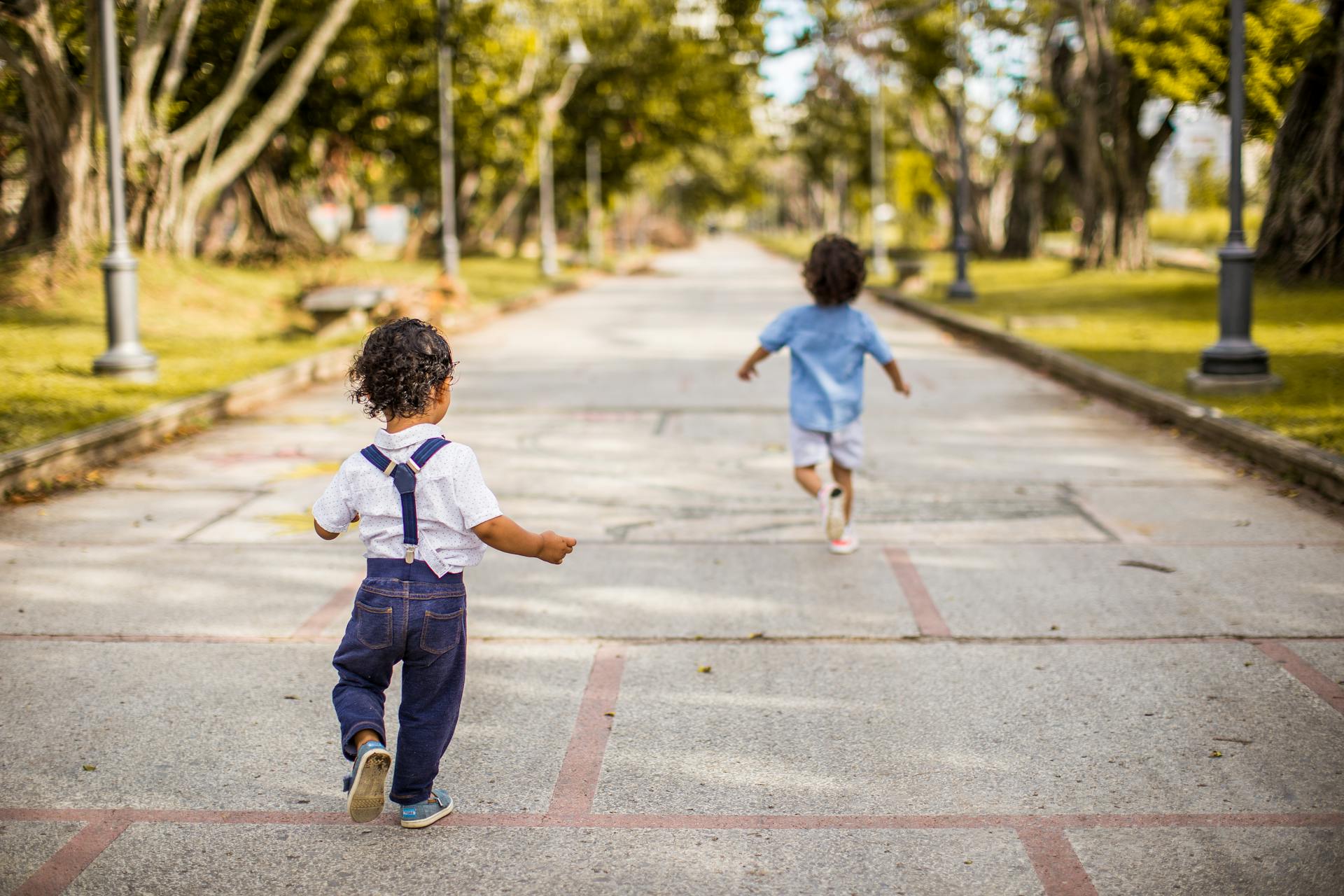 Como Se Comportan Con Sus Hijos Los Padres Y Madres Bocadillo Cuando Estan En El Parque