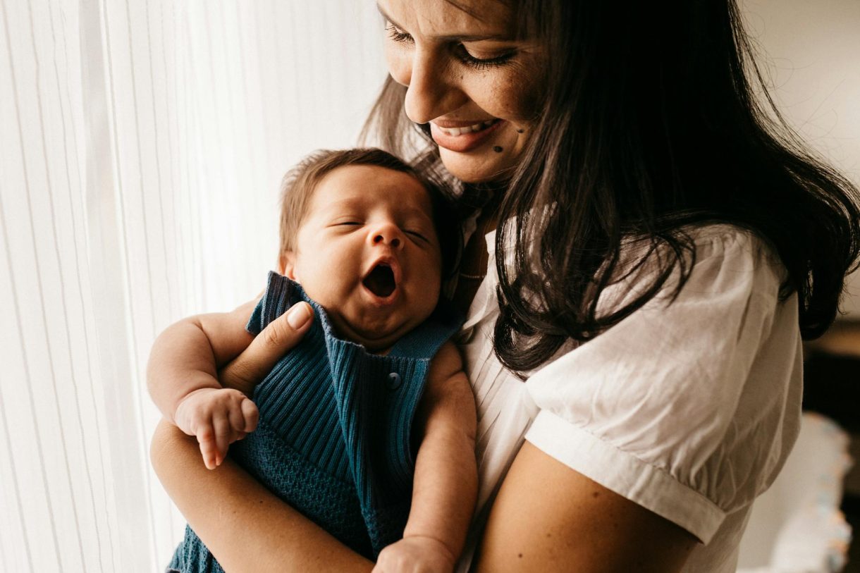 Cursos posparto para madres: ¿Qué temas abordan y para qué sirven?