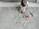 Jugar con trenes de juguete: 5 beneficios para los niños