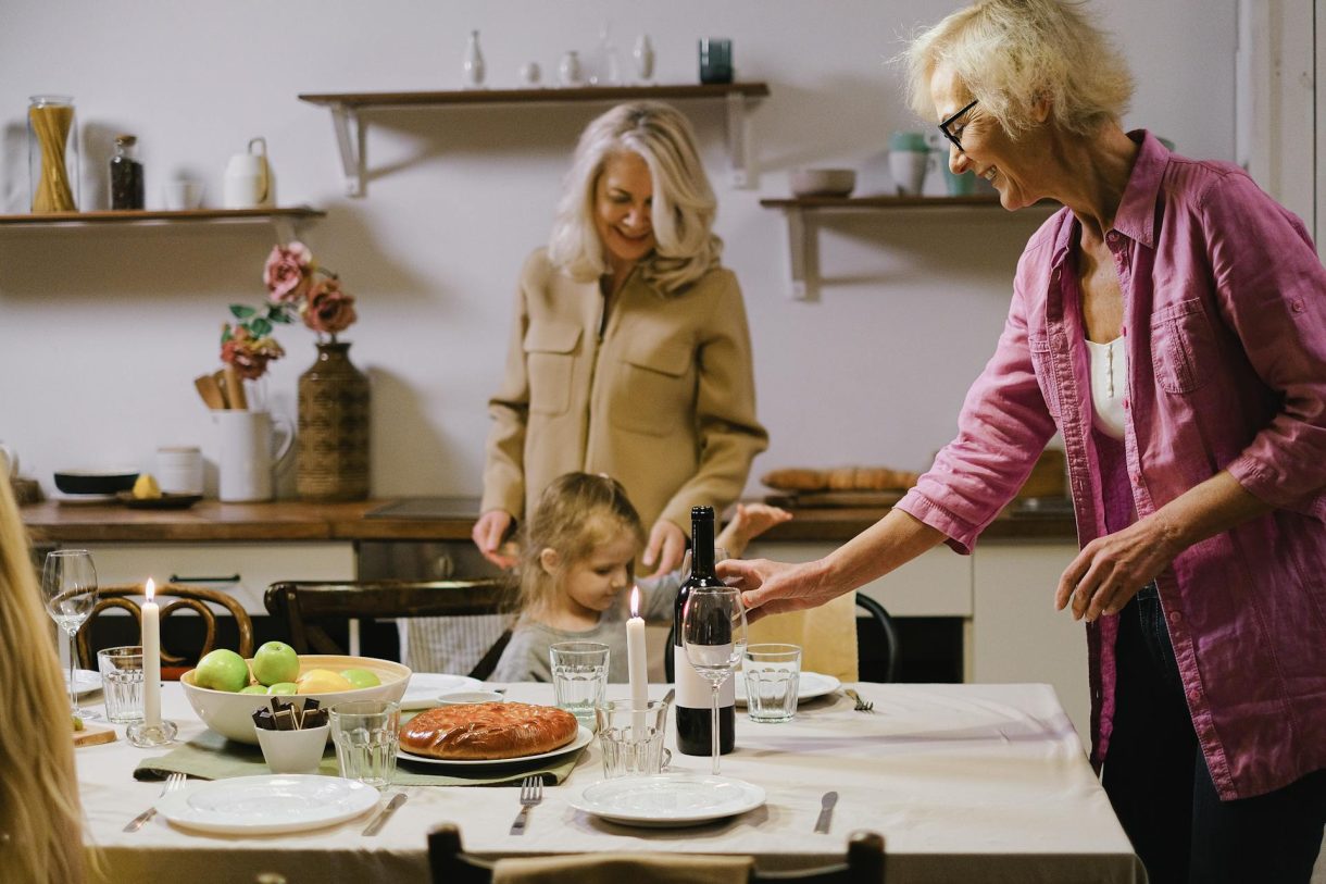 Cenar en familia: 5 conflictos frecuentes entre padres e hijos