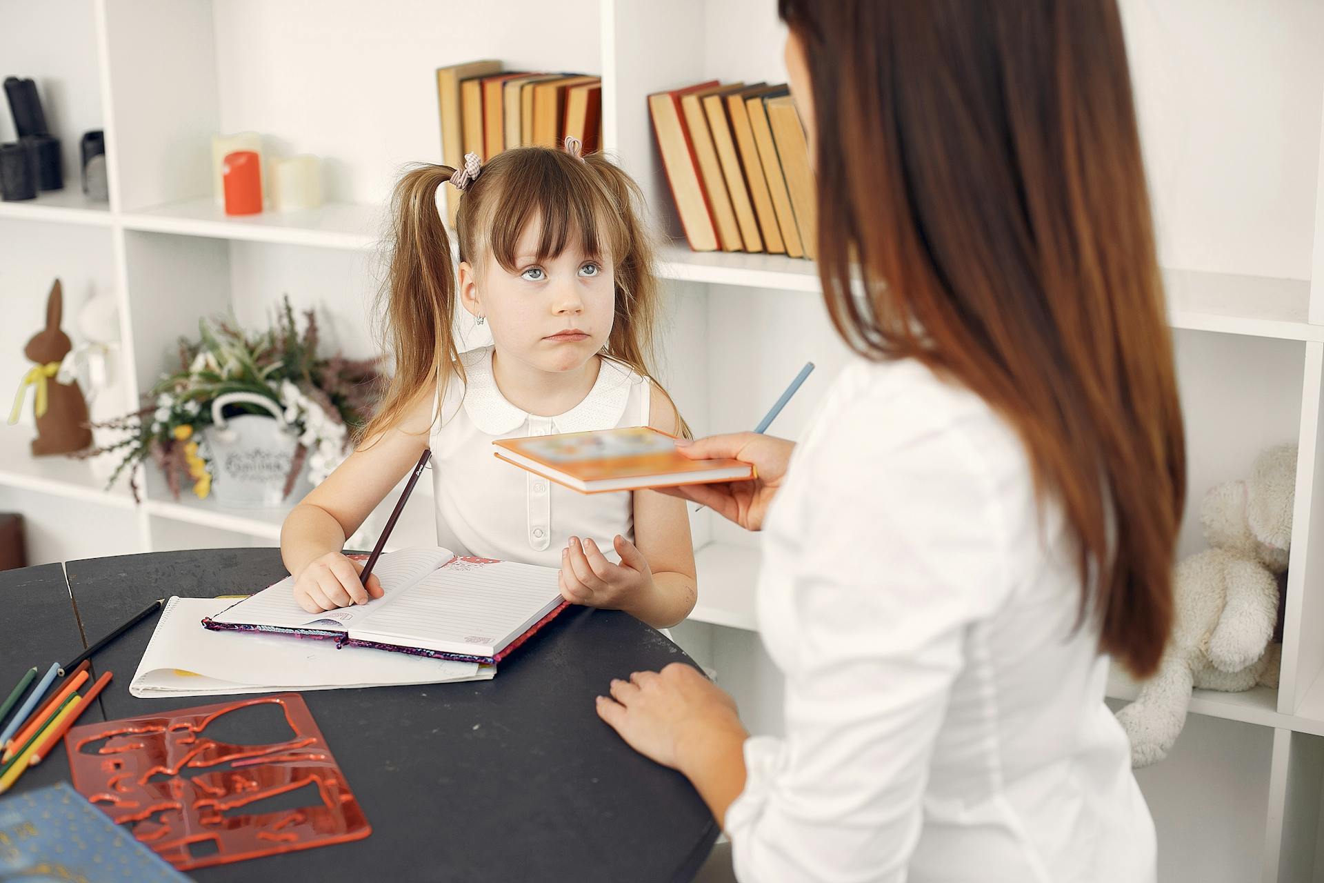 Como Ayudar A Tu Hijo Realmente Cuando Hace Los Deberes