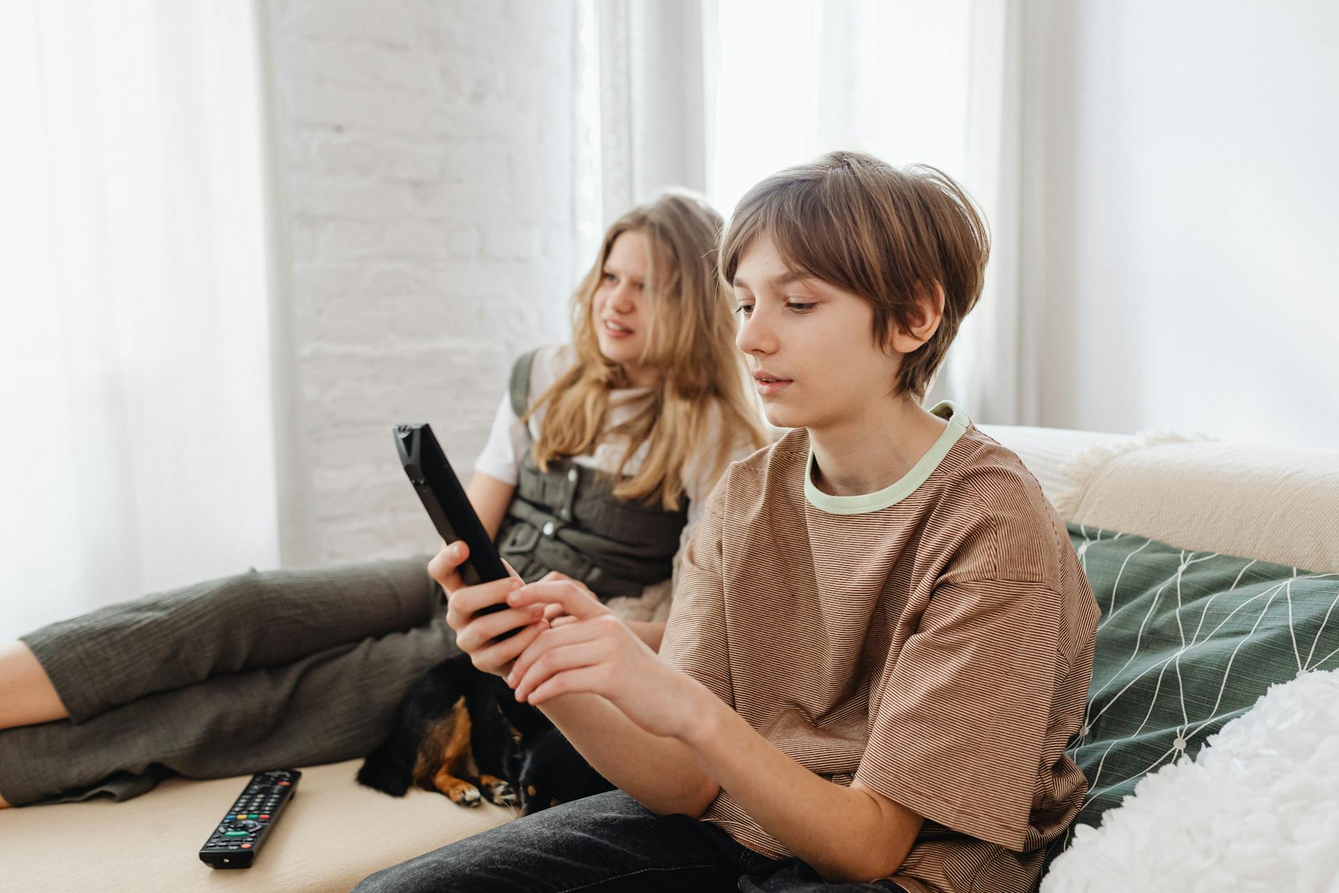 Que Hacer Cuando Un Hijo Adolescente Pasa Mucho Tiempo En Su Habitacion