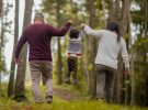 Padres y madres: cómo gestionar los consejos del entorno