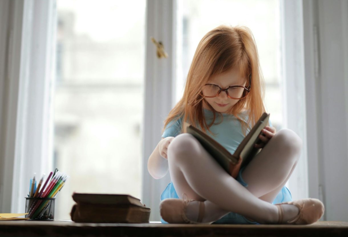 Cómo evitar distracciones cuando los niños leen un libro