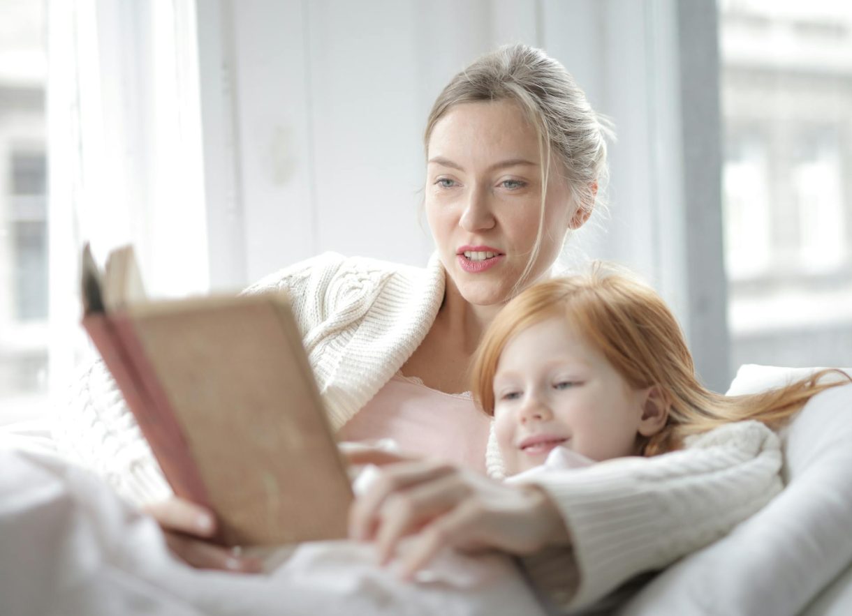 Cuando los niños leen con sus padres: 5 beneficios para ambos