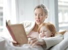 Cuando los niños leen con sus padres: 5 beneficios para ambos