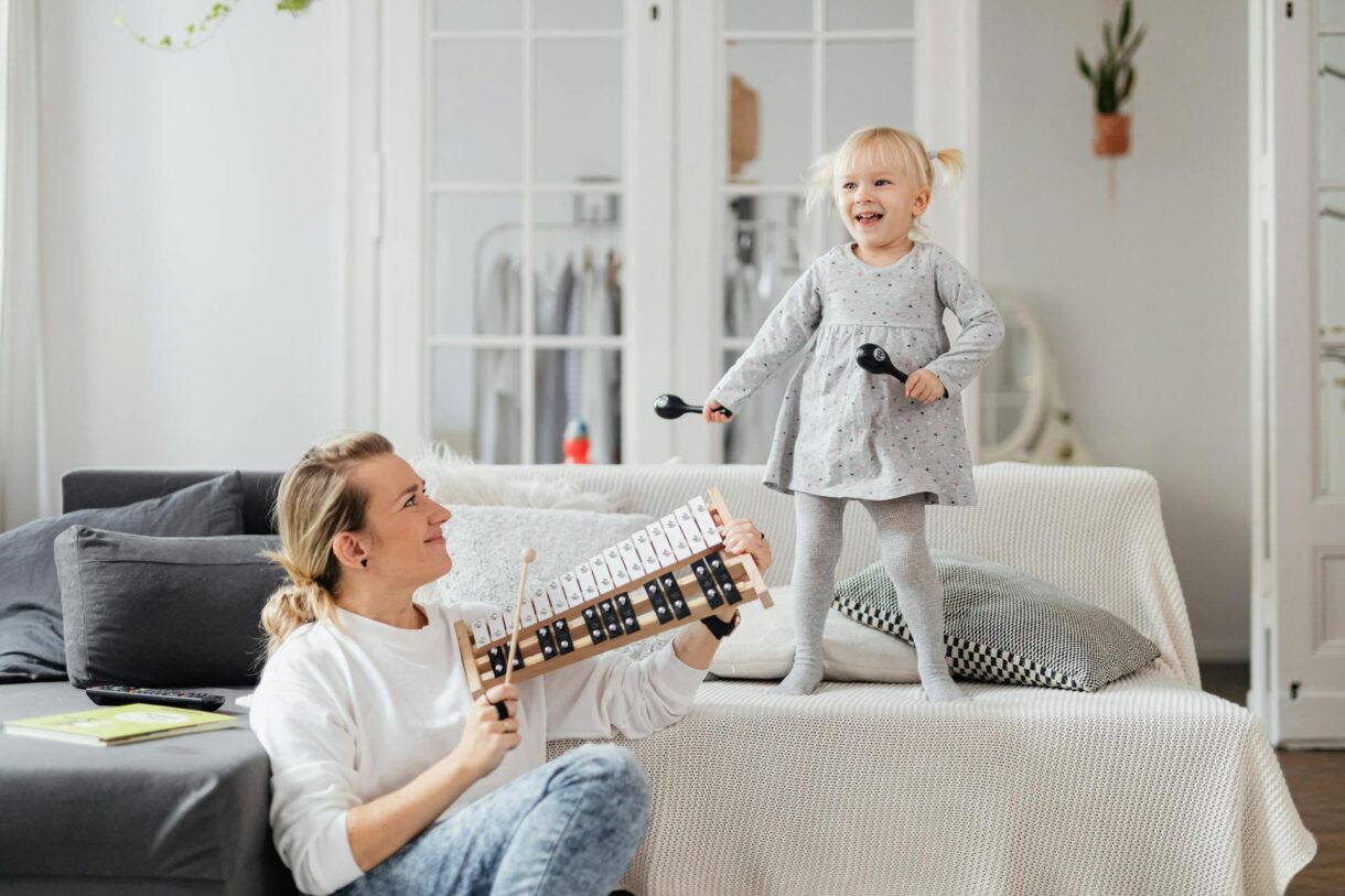 Selección de planes y actividades musicales para niños en casa