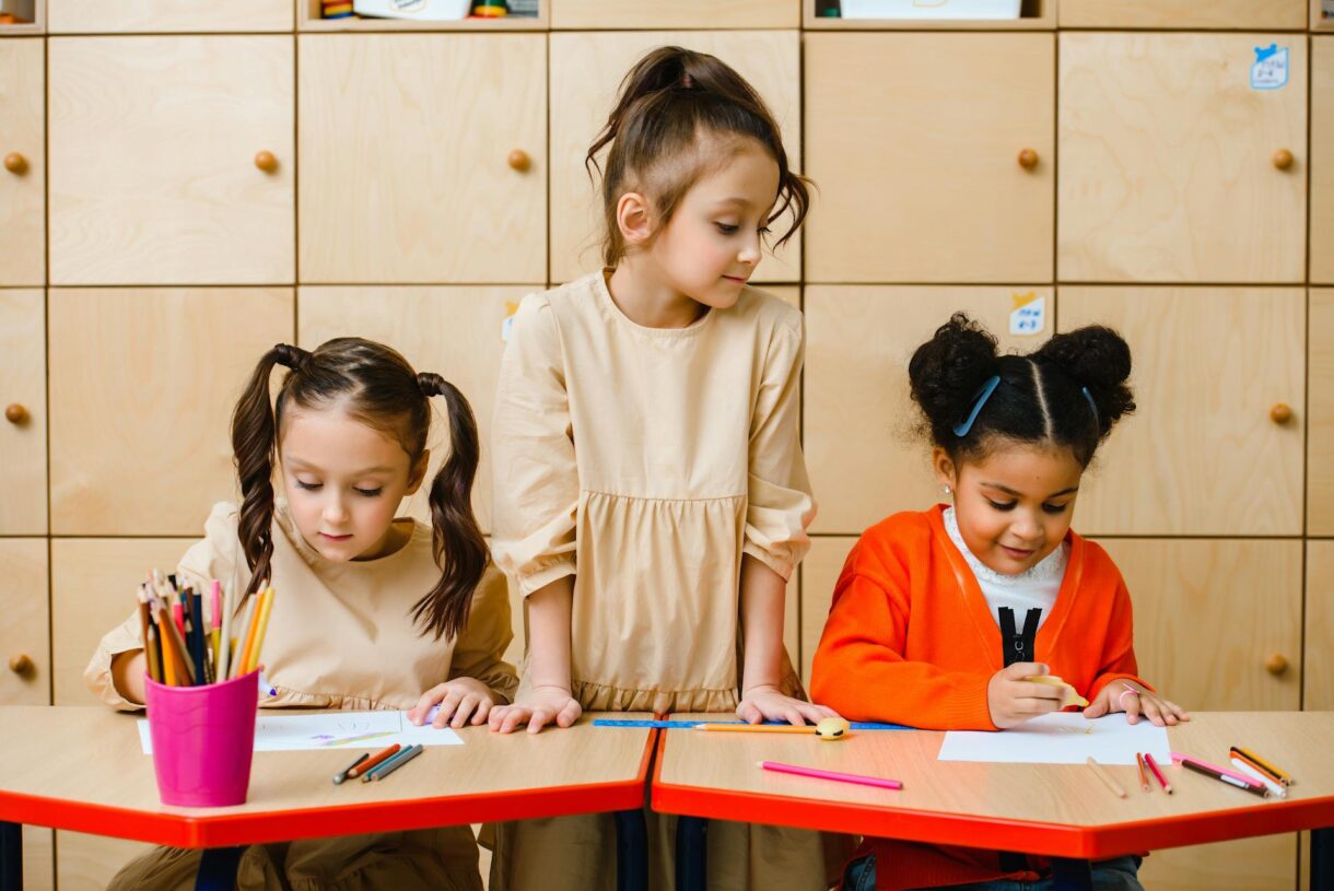 Bienestar emocional: 10 beneficios de las manualidades para niños