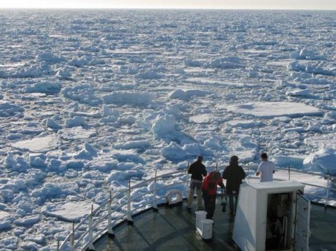 Una masa de agua cálida del Atlántico, invade el océano glaciar Ártico