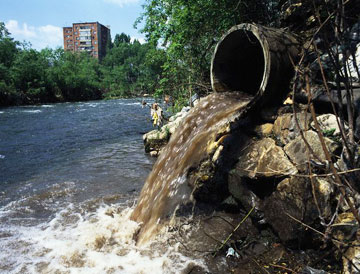 China con sus aguas superficiales contaminadas