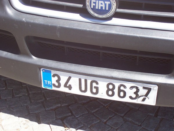 Matrículas ecológicas para coches ecológicos Las matrículas ecológicas elaboradas con productos acrílicos se están extendiendo por Europa