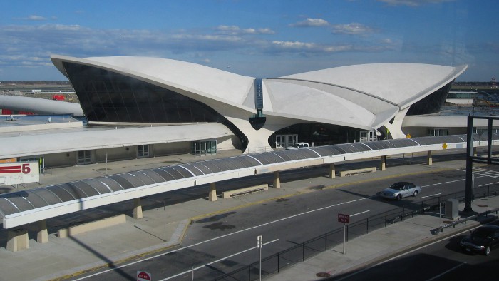 Los aeropuertos ya tienen baños para mascotas