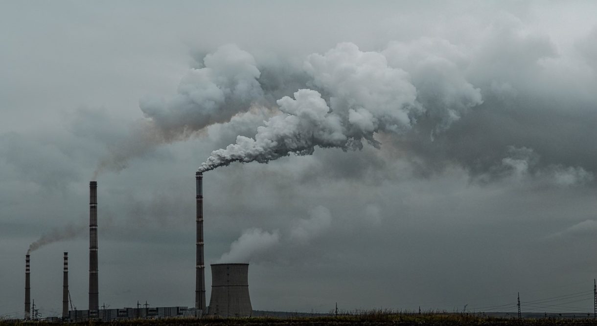 Según una investigación, la contaminación mata más que fumar