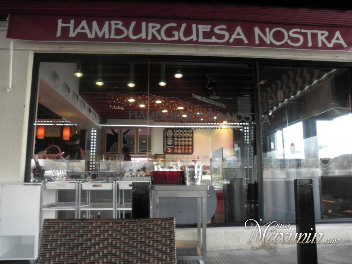 La hamburguesa en su mesa – Hamburguesa Nostra (Las Rozas-M)