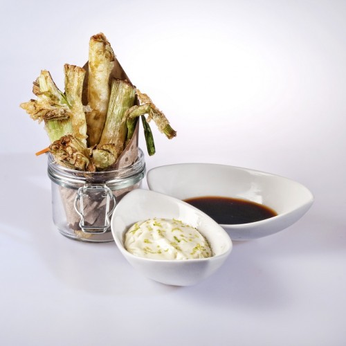 Cebolletas-en-tempura-con-dos-salsas-500x500