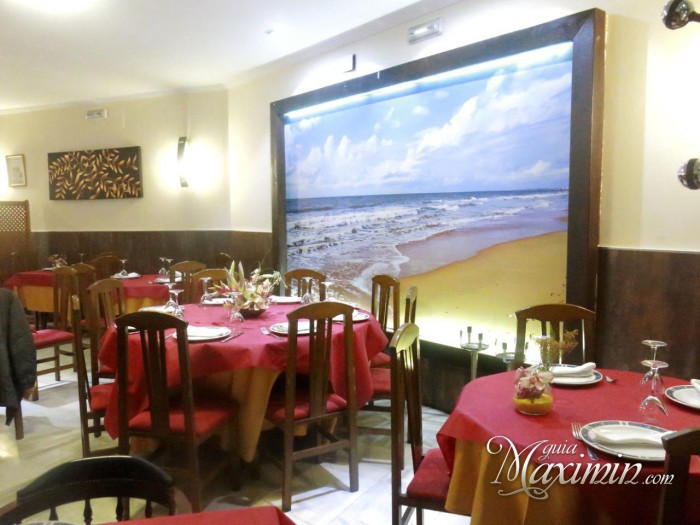 Comedor y vista de la playa de Mazagón