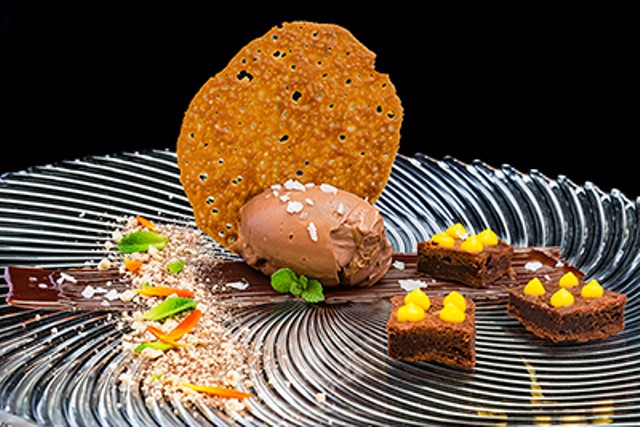 Respigo de chocolate_Postre elaborado por el chef Bruno Lombán con helado Revuelta