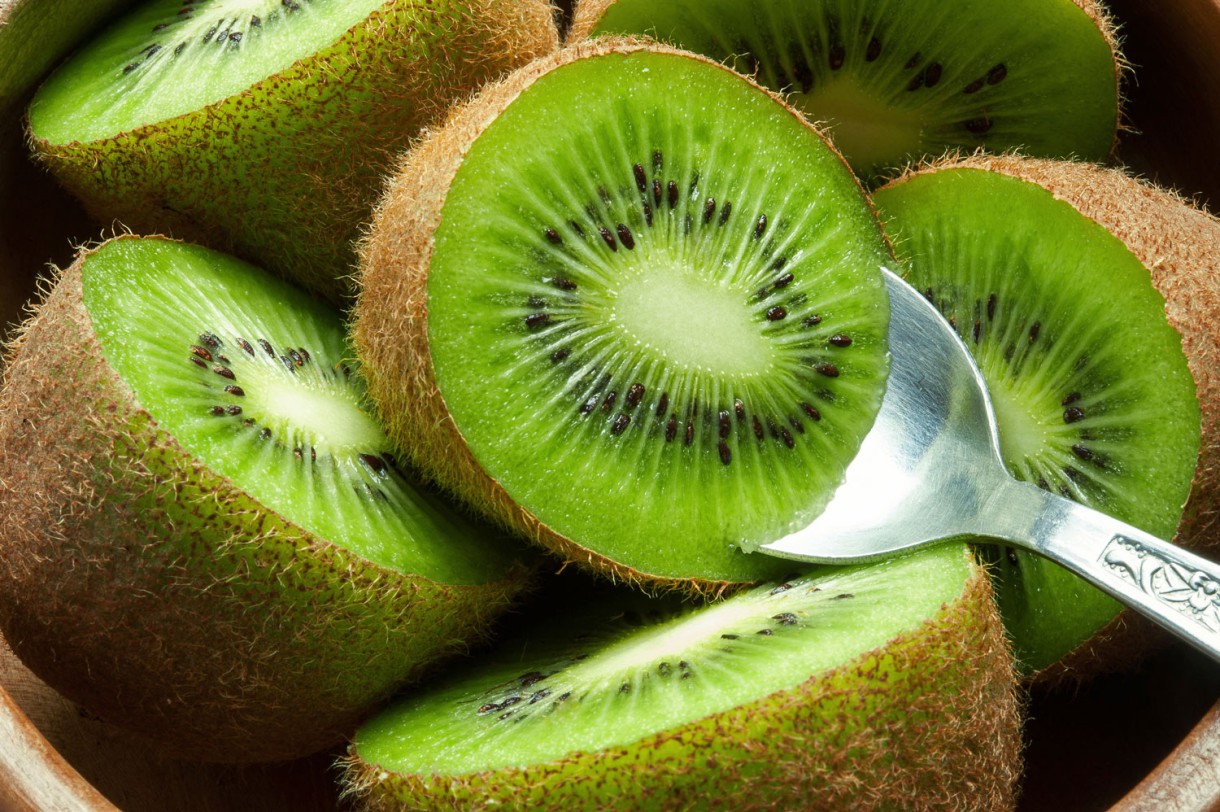 Los 12 beneficios saludables de comer kiwi ¿por qué es tan bueno?