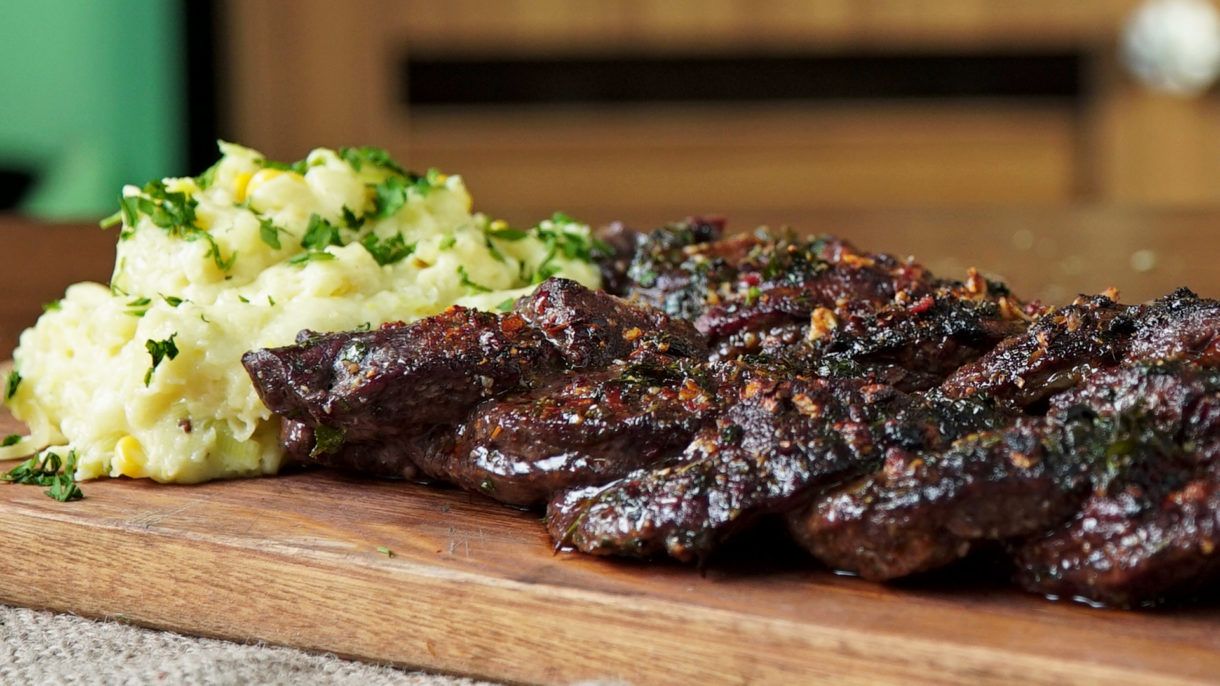 Entraña de ternera marinada a la plancha: una receta que exalta el sabor natural de la carne