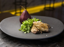 Ensalada De Codorniz Escabechada Con Brotes Tiernos Acompañado De Pera Al Vino Restaurante Sandó