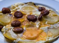 Huevos Rotos Con Chorizo Dnorte
