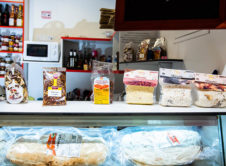 Productos Auténticos Italianos Expuestos Pop Up True Italian Taste En El Mercado De Chamberí