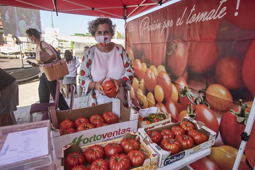 Pepa Muñoz, Chef Del Tomate, Entre Tomates En La Iii Feria Del Tomate Antiguo De Bezana 2021
