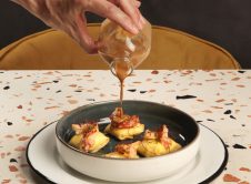 Raviolis De Parmesano En Infusión De Albahaca Con Gambón Salteado Y Crema De Marisco (la Lupa)