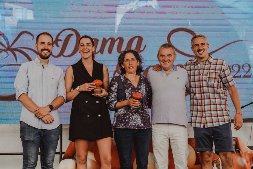 Luis Piñal, Lucía Grávalos Y Ana Rodríguez, Damas De Rojo, Alberto García Y Pablo Zuloaga, Feria Del Tomate Bezana