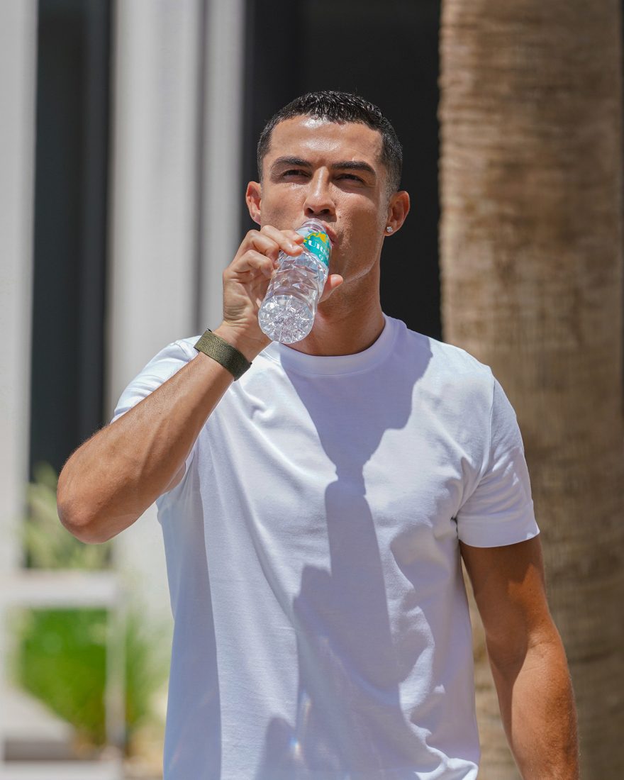 Cristiano Ronaldo Bebiendo Agua, Ursu