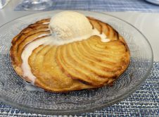 Tarta Fina De Manzana Con Helado De Vainilla, Volea