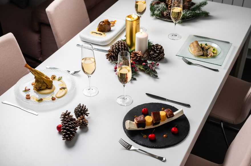 Mesa Con Propuesta De Navidad Elianco Gourmet