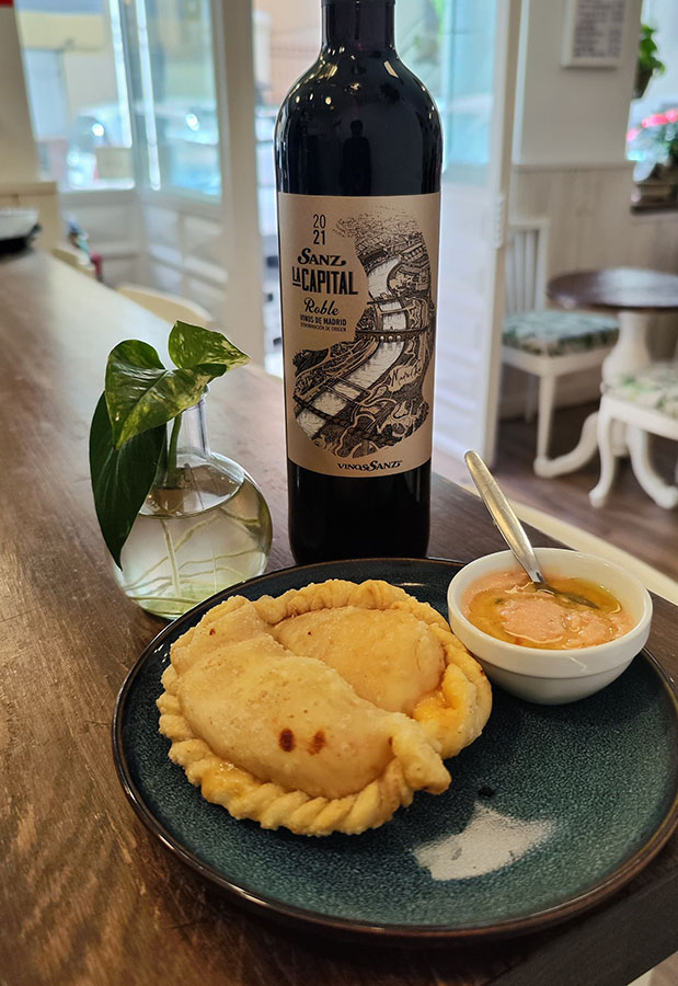 Empanada No Tan Argentina + Sanz La Capital, Hygge