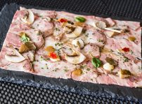 Carne Mechá Ibérica, Mahonesa De Trufa Fresca Y Setas Portobello Carta Y Tardeo , Surtopía