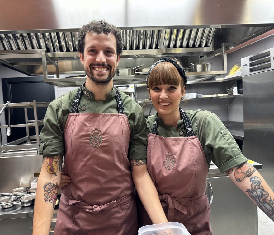 Beatriz Fernandez Y Jorge Fernandez En Sus Cocinas Scaled