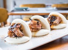 Pan Bao Con Costillas A Baja Temperatura La Terraza Del Santo Domingo